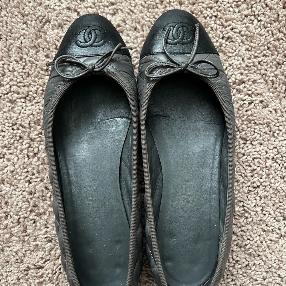 CHANEL Quilted Flats With Bow